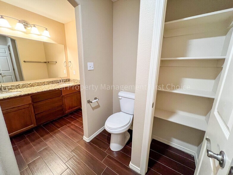 Building Photo - 420 Ridge Point Dr