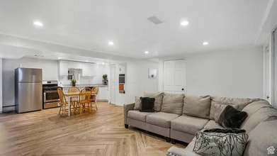 Building Photo - 4535 S Ridgeline Dr