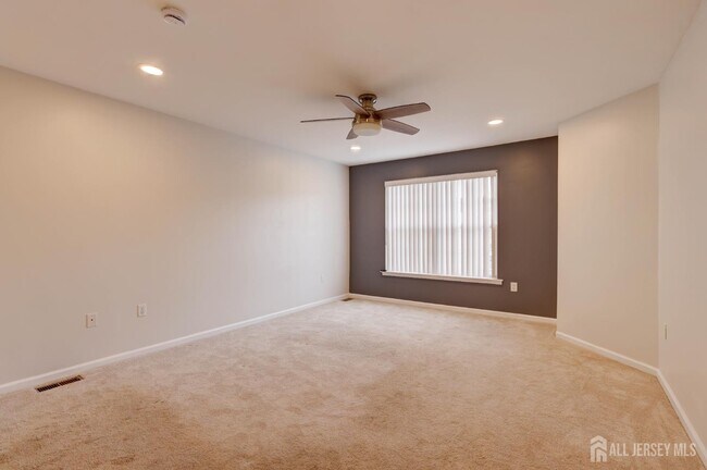 Building Photo - 100 Forest Dr