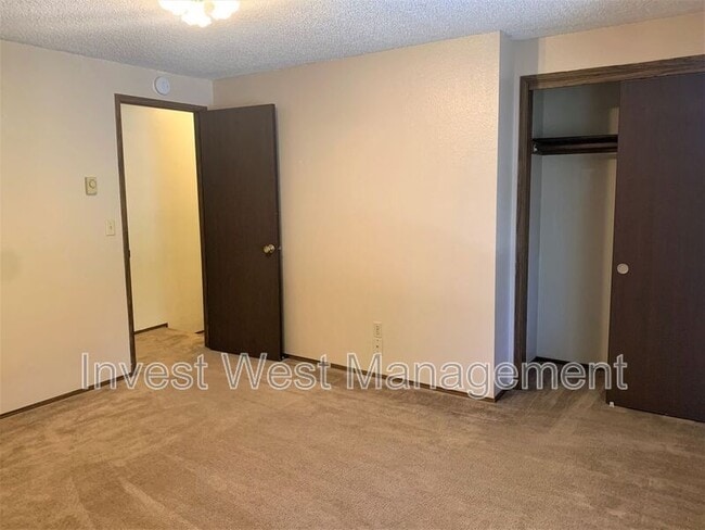 Building Photo - 14017 NE Keyes Ct