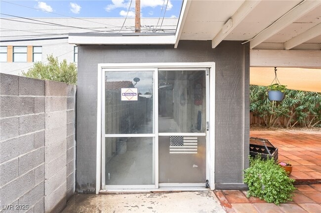 Building Photo - 2905 Kings Way