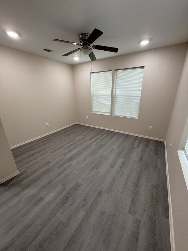 Building Photo - 1224 School St