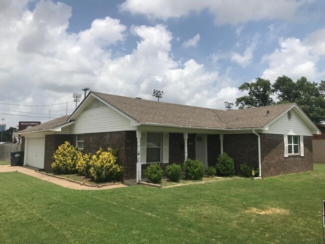 Building Photo - 403 E F St