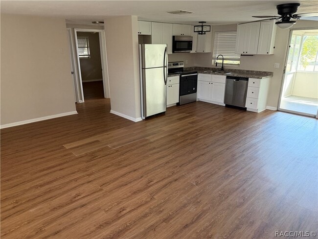 Building Photo - 7 N Jackson St