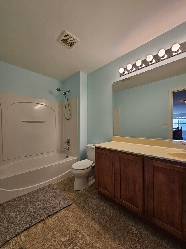 Building Photo - 1136 Larkspur Ct