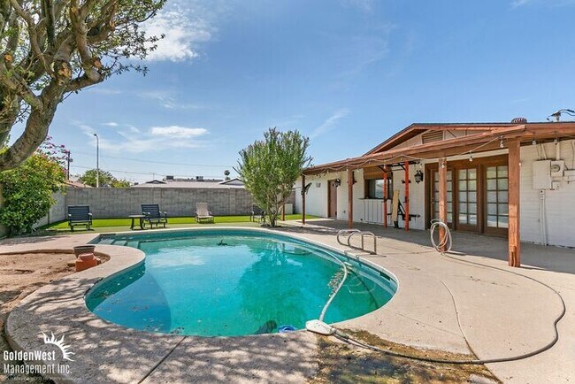 Building Photo - Modern 3Bdm 2Ba Meets Classic Charm with Pool