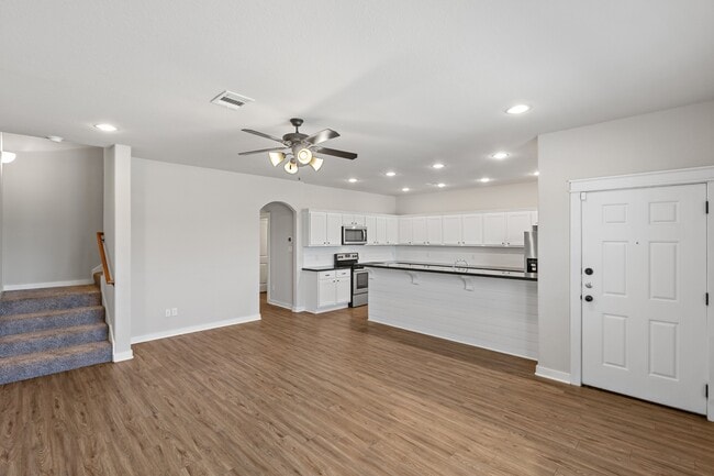 Building Photo - 415 Goldilocks Ln