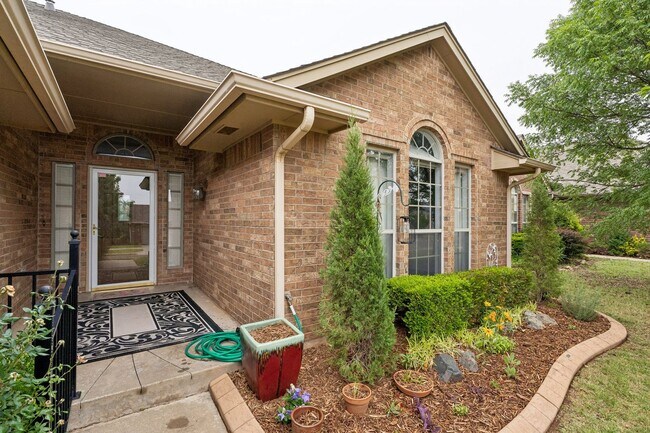 Building Photo - 2725 Blue Quail Pass