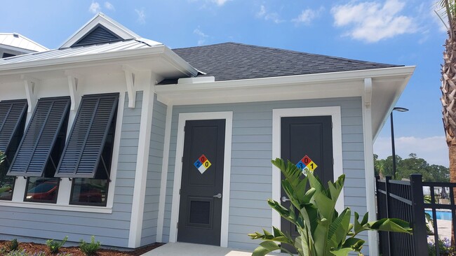 Building Photo - 213 Pasadena Dr