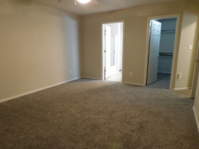 Building Photo - Nice Duplex in Established Neighborhood