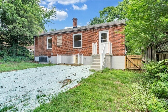 Building Photo - 1822 Oxford Ave SW