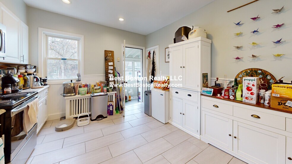 Building Photo - 11 Pinkham Rd