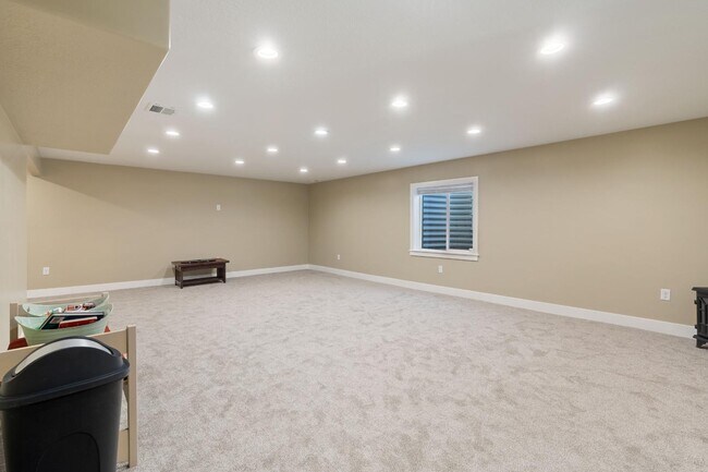 Building Photo - 1841 E Magnolia Cir