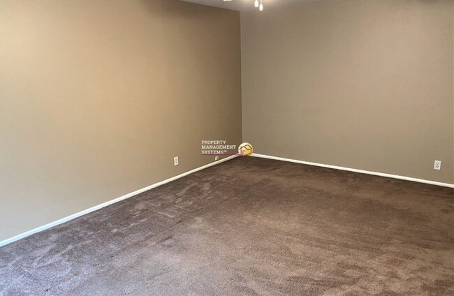 Building Photo - 824-826-826 WhiteMaple Way