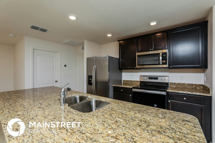 Building Photo - 35685 Rose Moss Ave