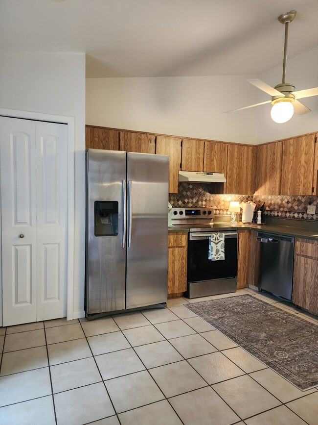 Building Photo - Pool home in Historic Tarpon Springs