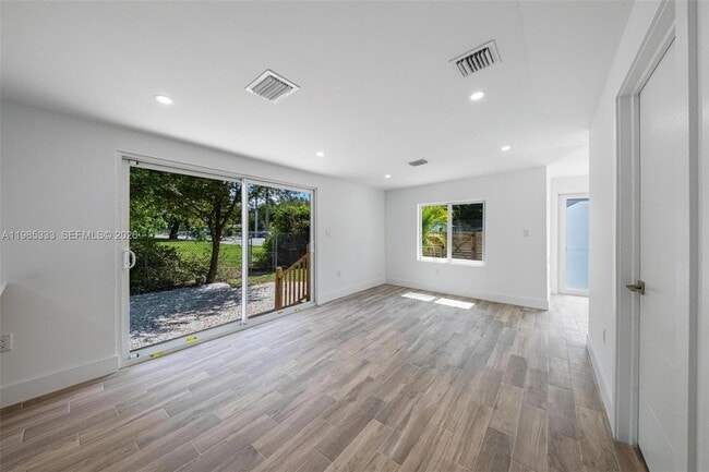 Building Photo - 5900 NW 5th Ct