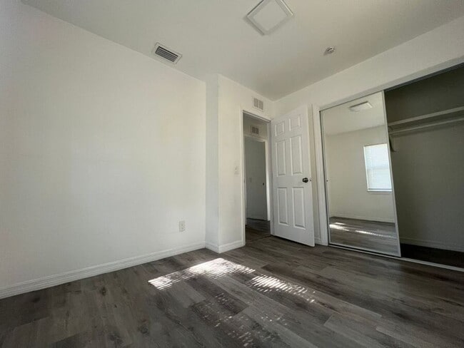 Building Photo - 626 W Crawford St