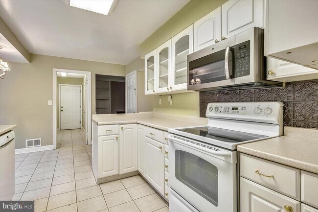 Building Photo - 8120 Cooper St