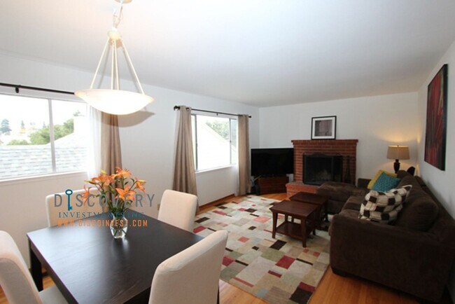 Building Photo - Charming Mid-Century Piedmont Home