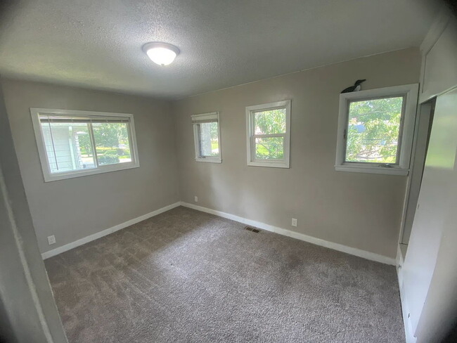 Building Photo - Spacious 4BR/3BA Home w/ Bonus Room, Porch...
