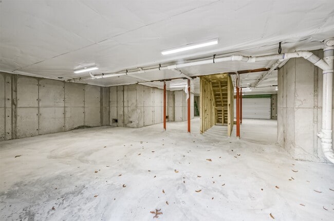 Building Photo - 4718 N Braeswood Blvd