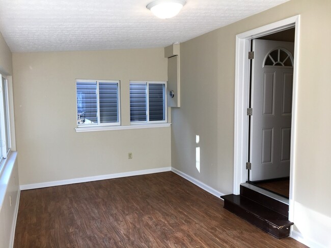 Building Photo - **REMODELED 2-BEDROOM HOME w/ GARAGE IN NO...