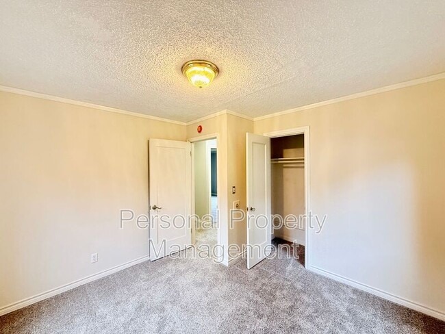 Building Photo - 1609 E Reserve St