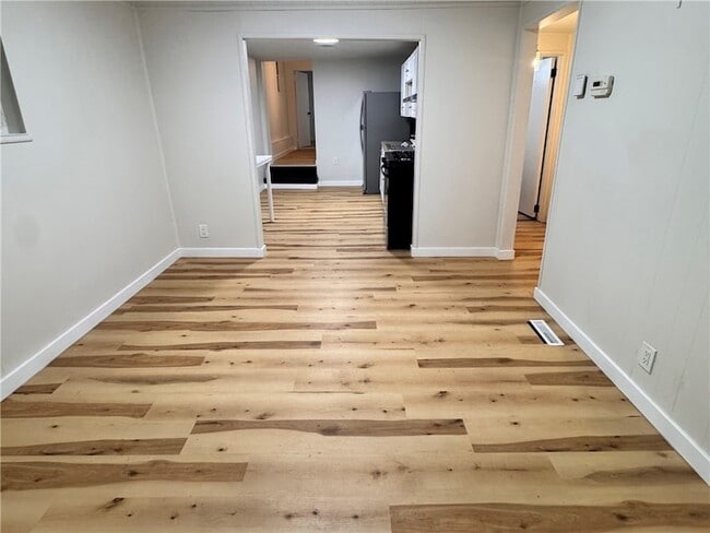 Building Photo - 1332 Goettmann St