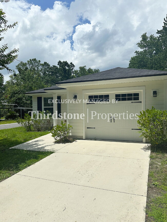 Building Photo - 2277 Hartridge St