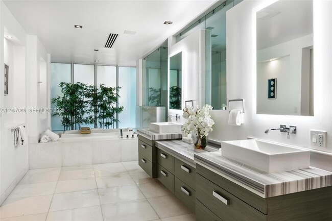 Building Photo - 300 Royal Plaza Dr