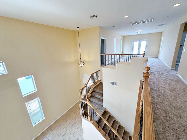 Building Photo - 4 BEDROOM HOME 3 CAR GARAGE ON A CORNER LO...