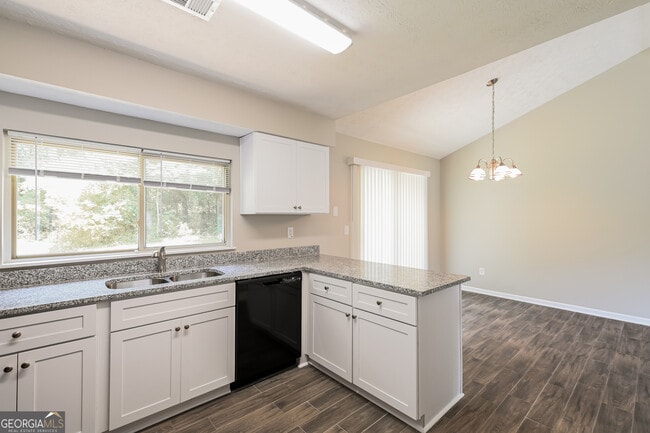 Building Photo - 3865 Scarsborough Dr SW