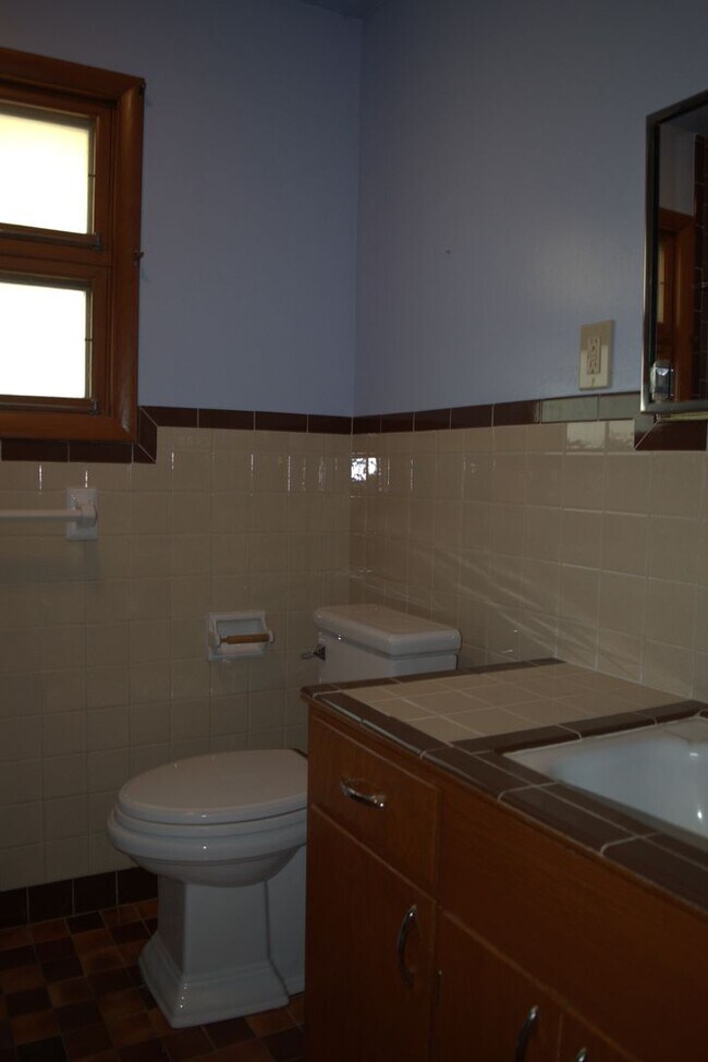 Building Photo - Marvelous 4 Bed 2.5 Bath House In Quarry H...