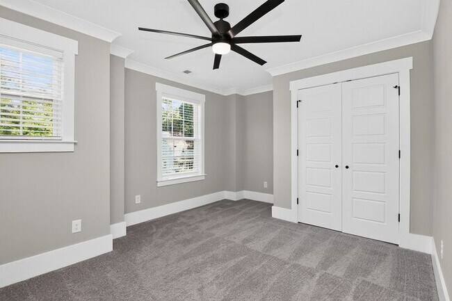 Building Photo - Beautiful 3BD/2.5BA Single Family Home in Reid Park!
