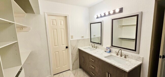 Building Photo - 3214 Bayou Crossing