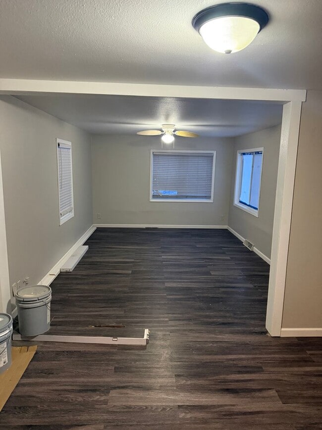 Building Photo - 2 bedroom house