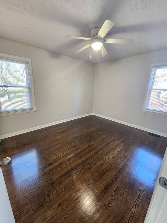 Building Photo - Cute home for rent