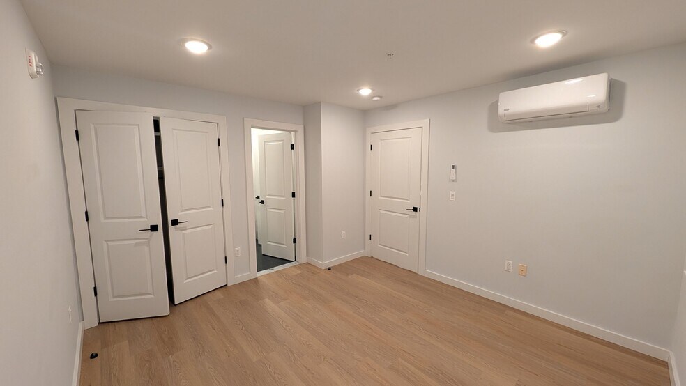 Building Photo - 55 Tunxis Ave