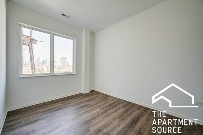 Building Photo - Top Floor Massive 3 Bed/2 Bath in the South Loop with a Stunning Updated Kitchen!