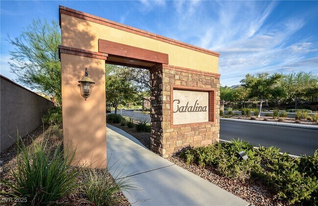 Building Photo - 685 Catalina Aisle St