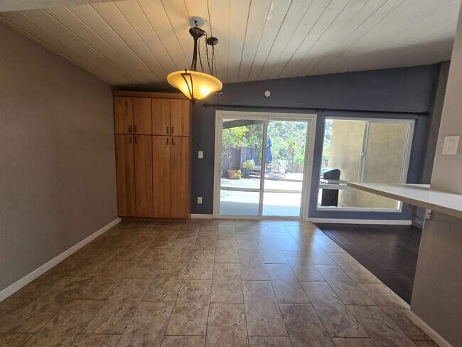 Building Photo - 5539 Baja Dr