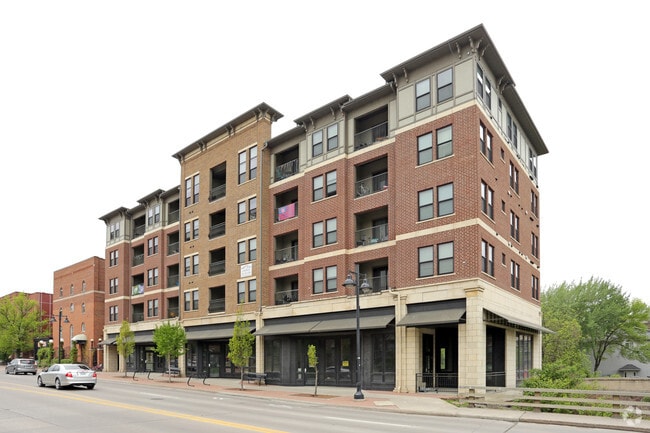 Building Photo - Violet Square