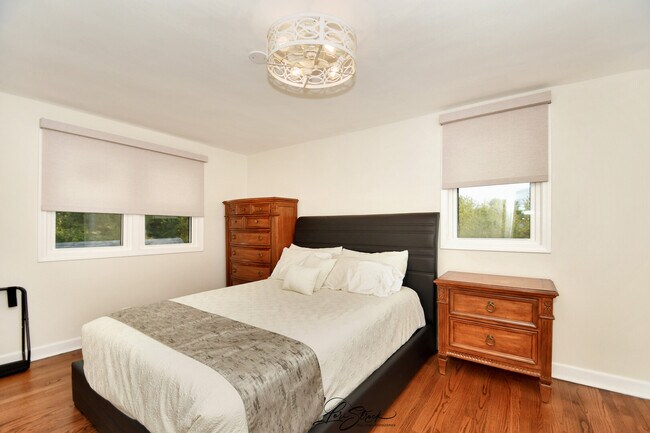 Building Photo - 635 E Prairie Ave