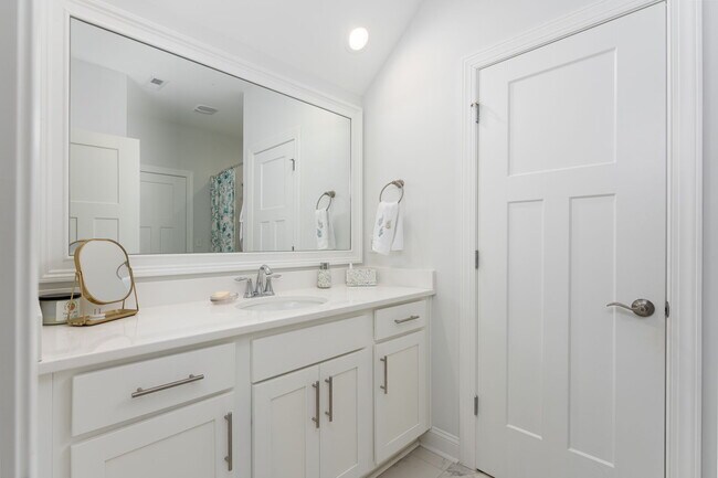 Building Photo - 107 E Barred Owl Dr