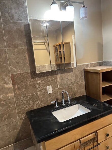 Hall bathroom - 1845 Reed Ave