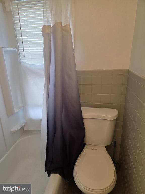 Building Photo - 1003 Maple St