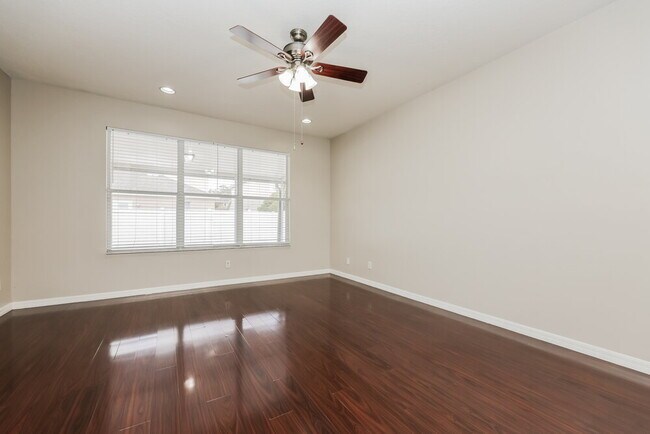 Building Photo - 30551 Annadale Dr