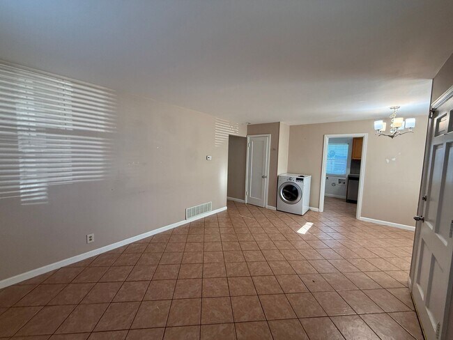 Building Photo - Cozy & Stylish Home Near Anschutz