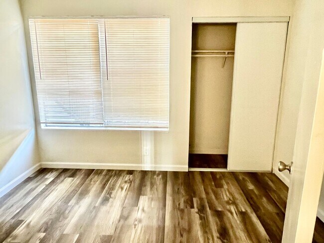 Building Photo - Charming and Cozy Two Bedroom apartment in North Vallejo with Great Views
